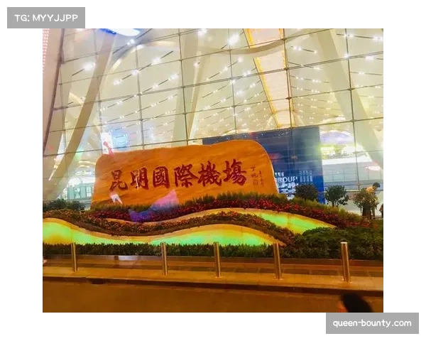 转播镜头捕捉：海登海姆教练组使用平板电脑实时分析对手角球站位